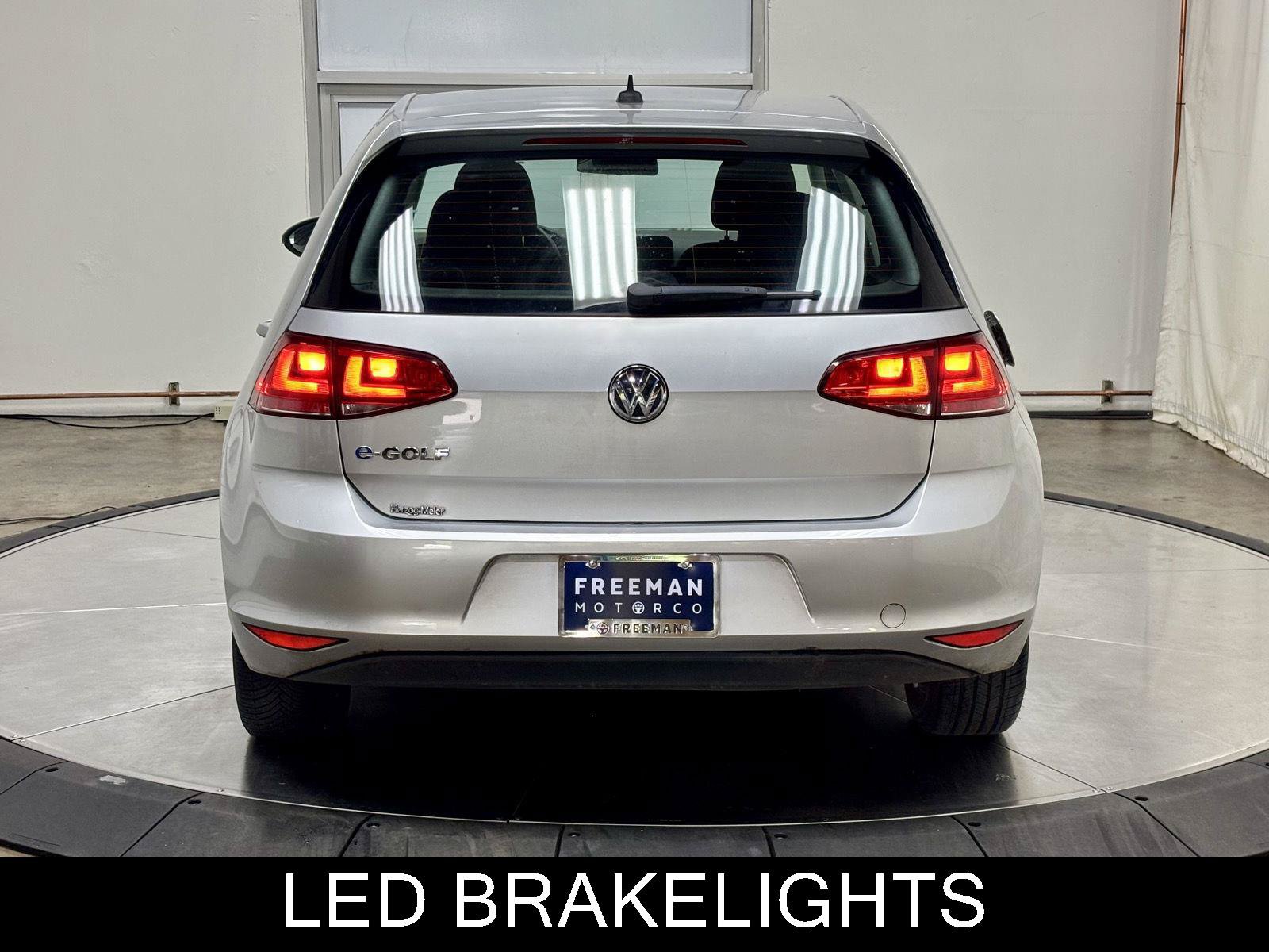 Used 2016 Volkswagen e-Golf SE FWD image 7