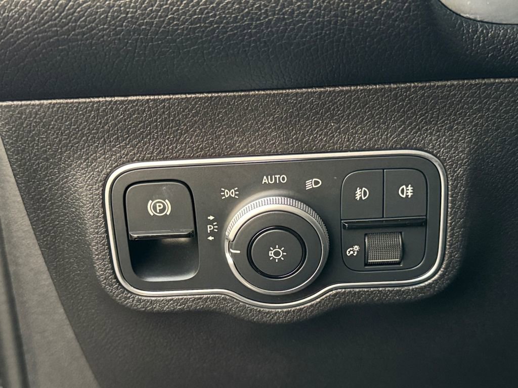 Used 2024 Mercedes-Benz GLB 250 image 19