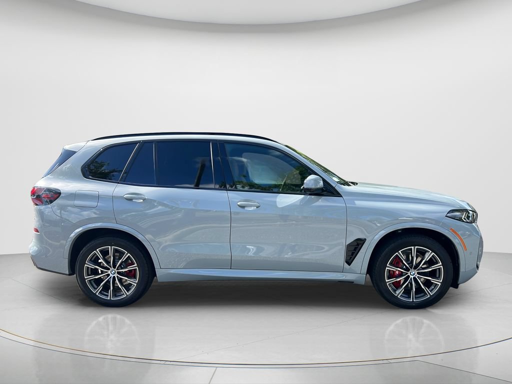 New 2026 BMW X5 xDrive40i w/ M Sport Package AWD/4WD image 4