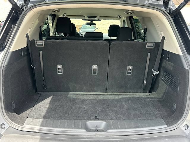 Used 2025 Nissan Pathfinder SV FWD image 14