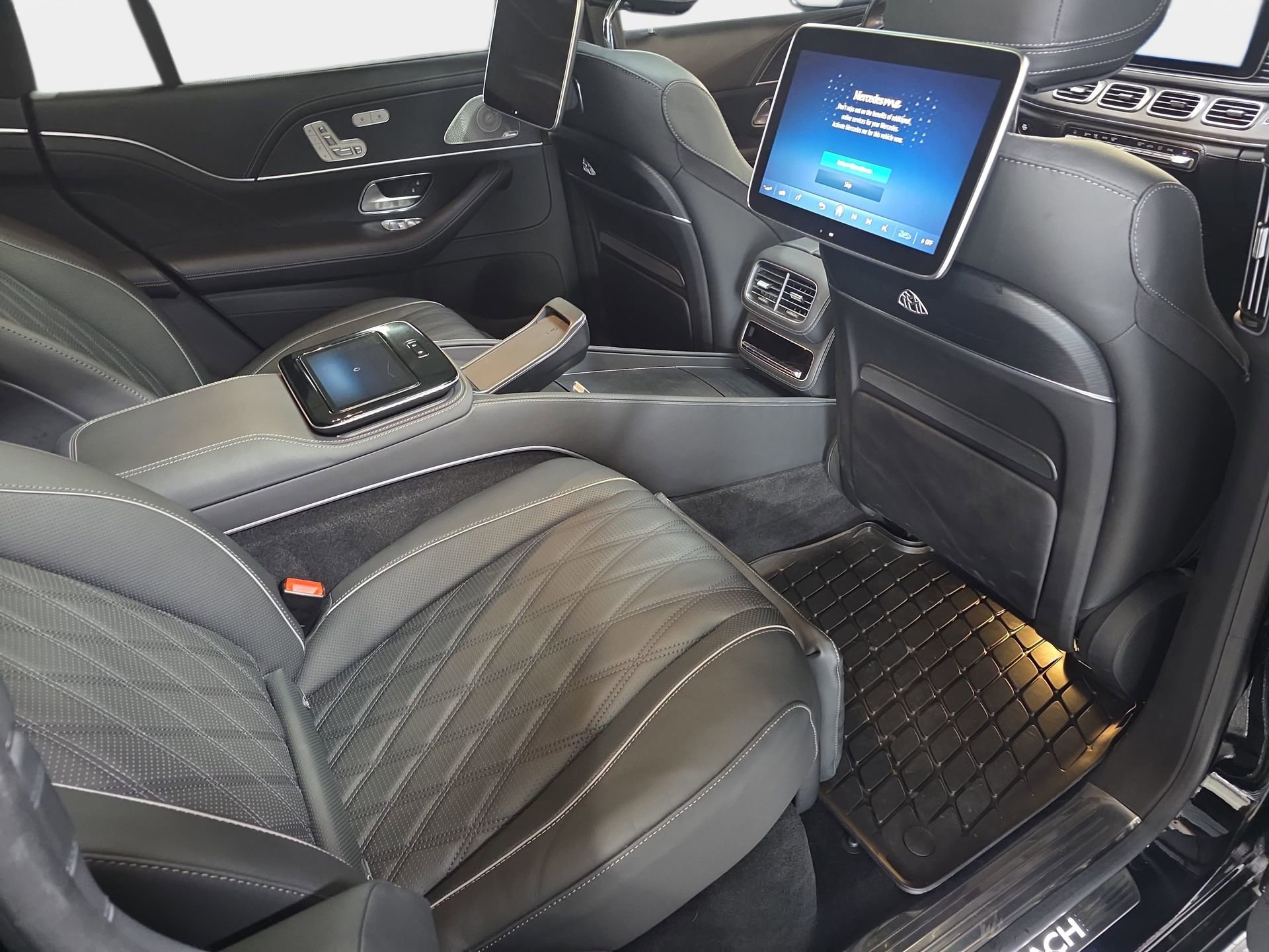 Used 2024 Mercedes-Benz Maybach GLS 600 4MATIC image 11