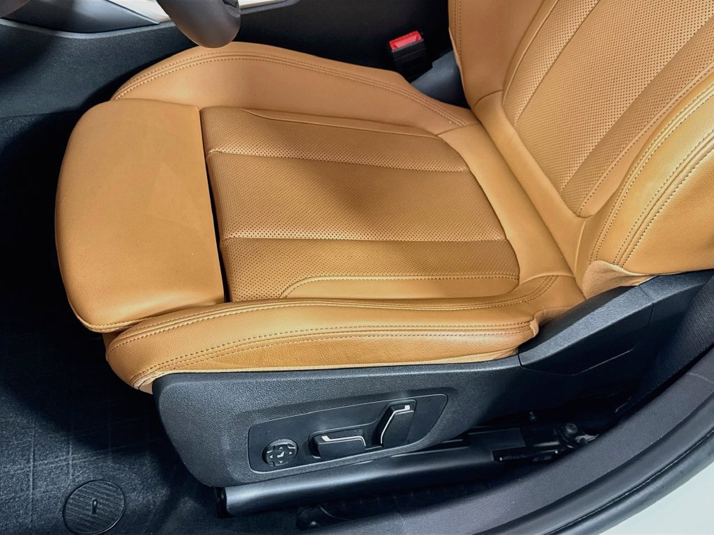 Used 2024 BMW 330i Sedan w/ Convenience Package RWD image 23