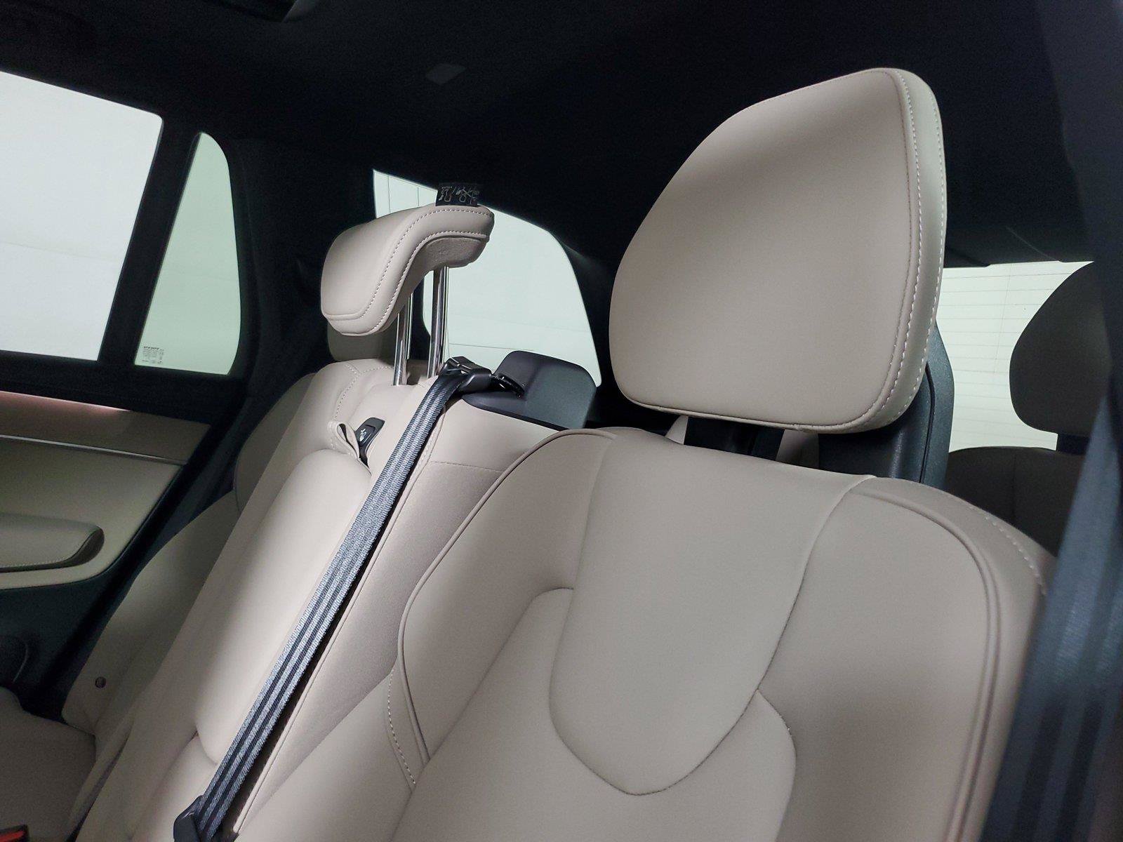 Certified 2026 Volvo XC90 B6 Plus w/ Protection Package Premier AWD/4WD image 13