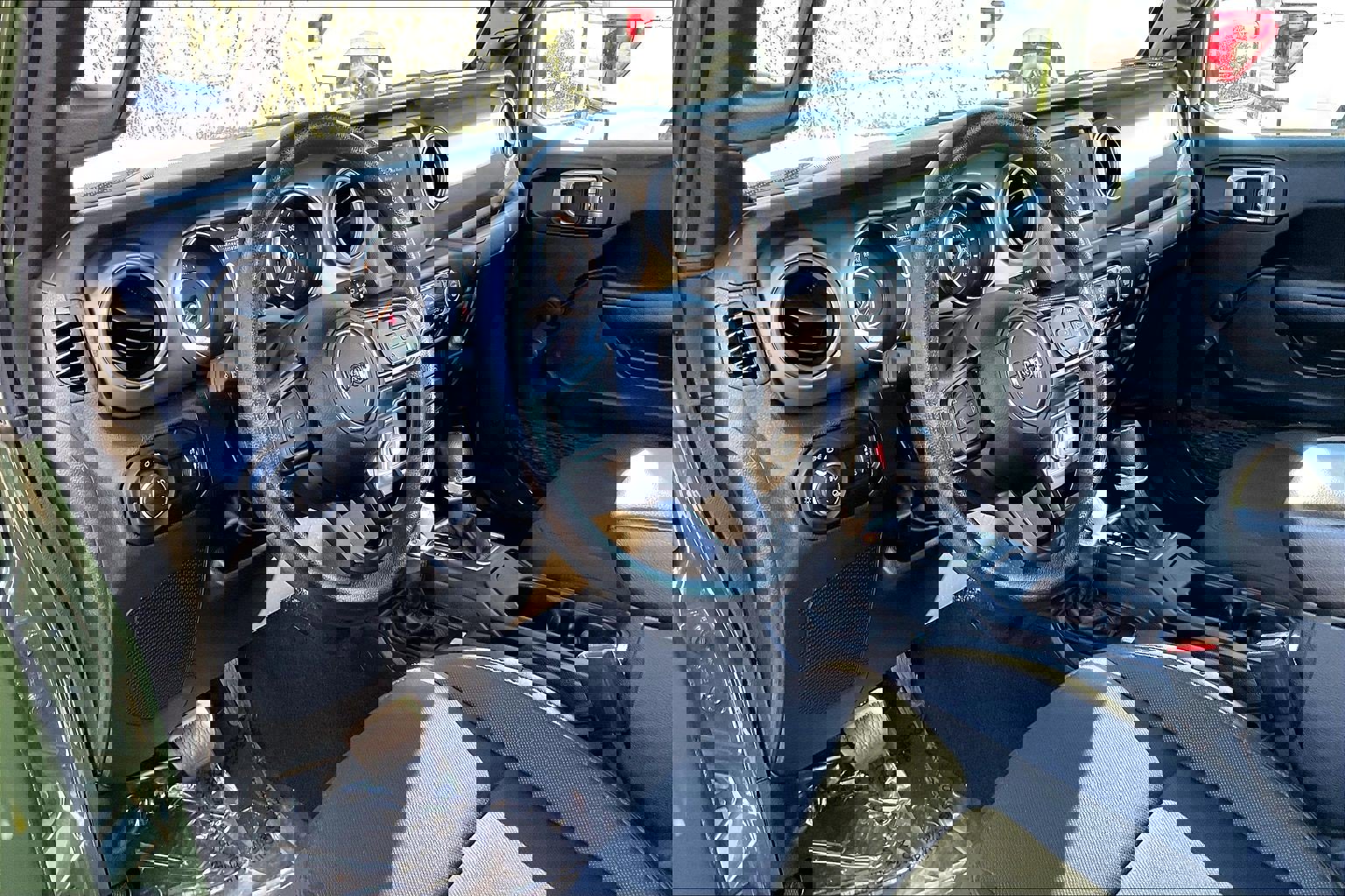 Used 2023 Jeep Gladiator Sport image 12