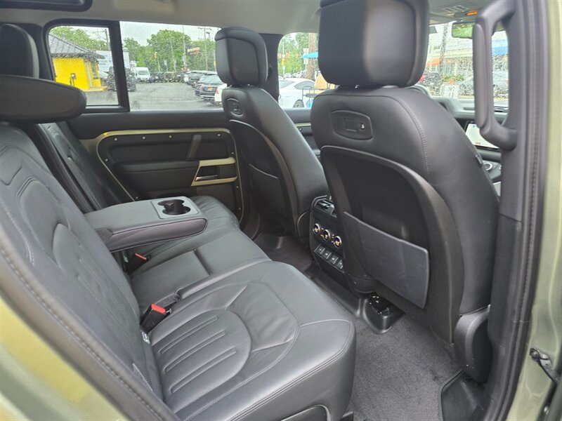 Used 2020 Land Rover Defender 110 HSE AWD/4WD image 17