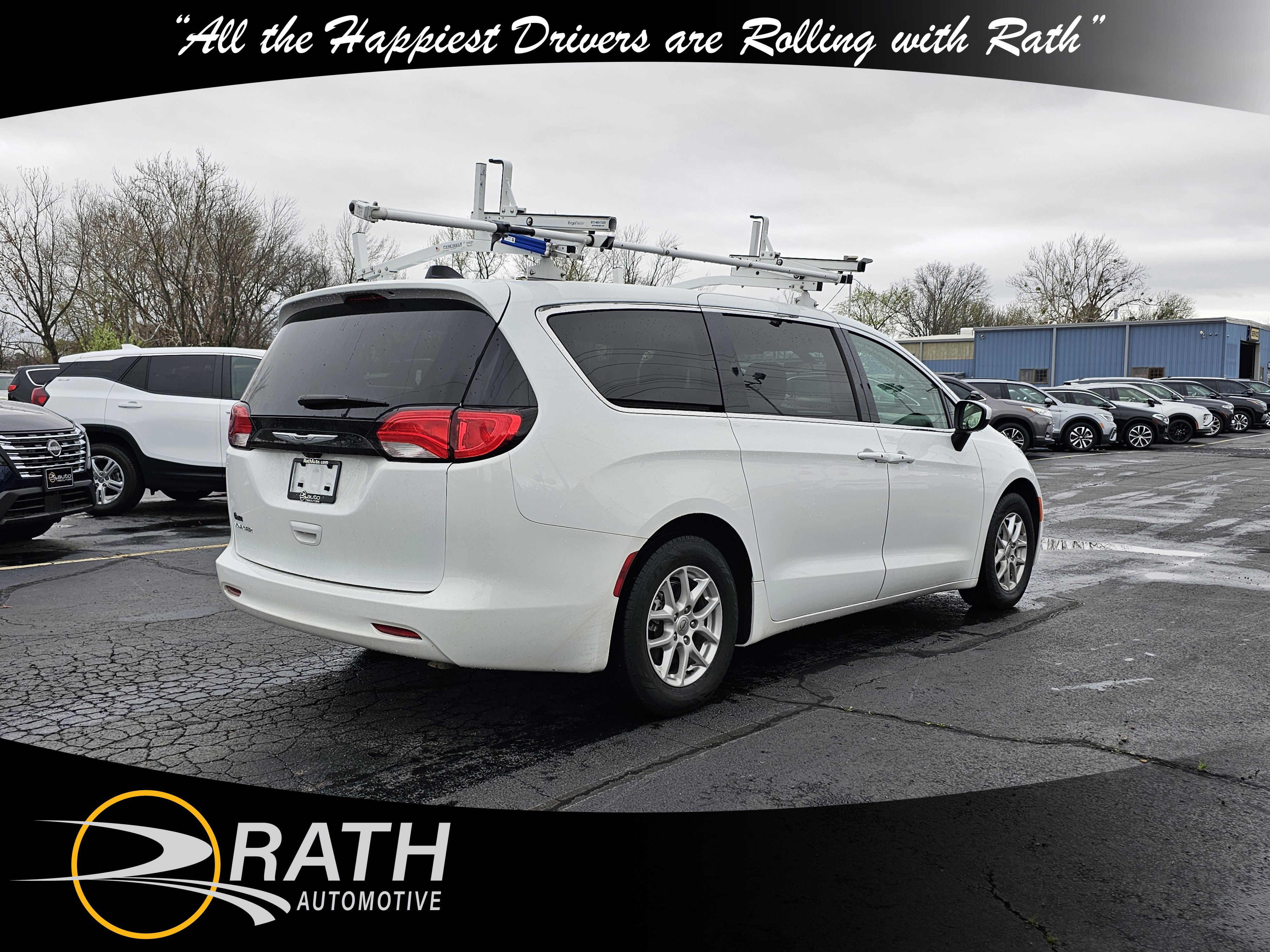 Used 2022 Chrysler Voyager LX image 6