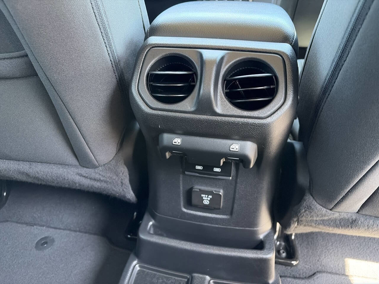 Used 2023 Jeep Wrangler Unlimited Rubicon 4xe AWD/4WD image 29