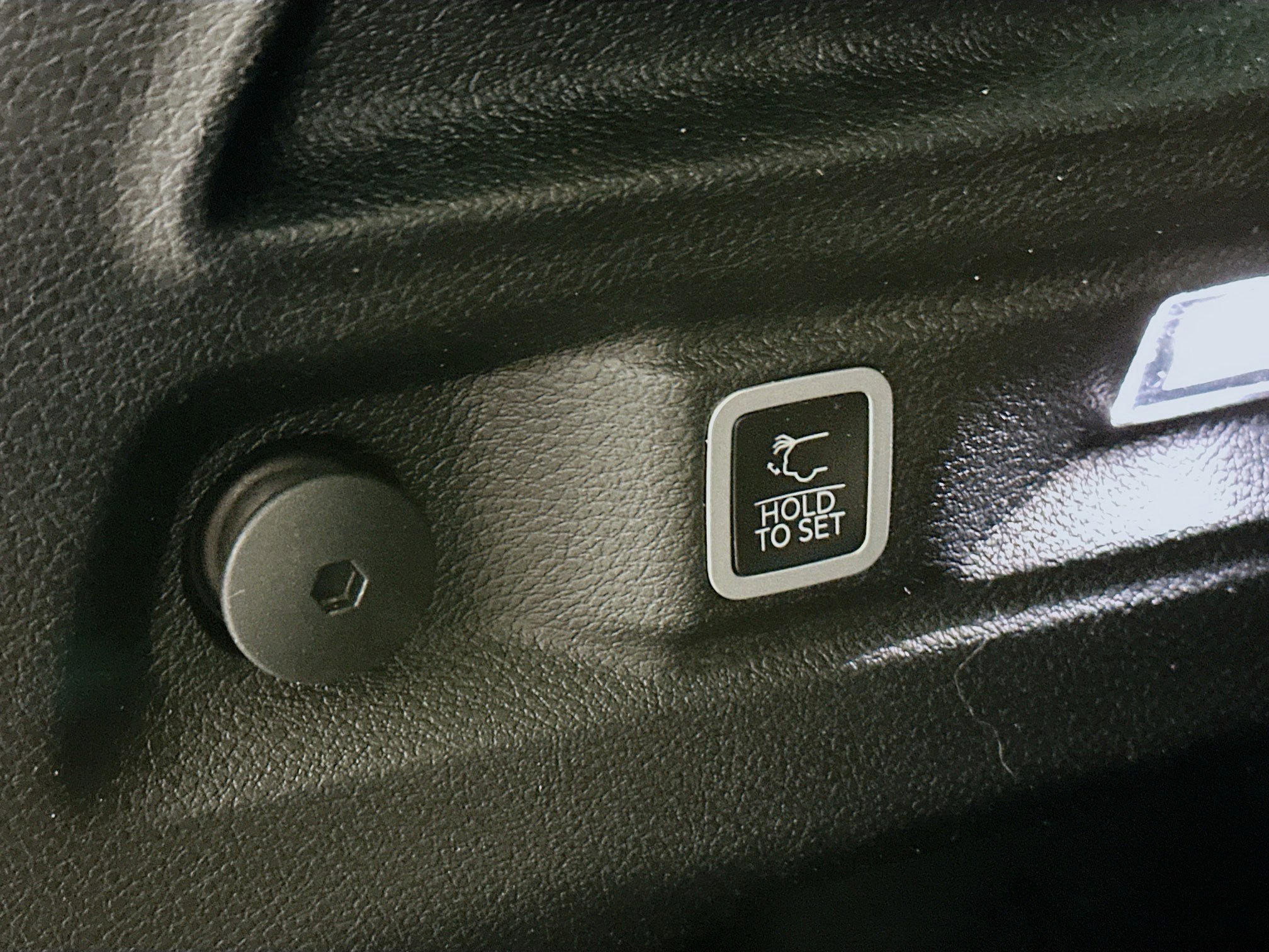 Used 2023 Jeep Grand Cherokee L Laredo image 32