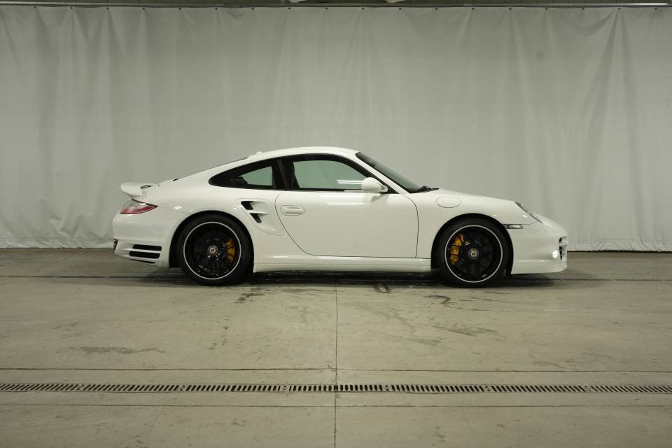 Used 2013 Porsche 911 Turbo S image 8