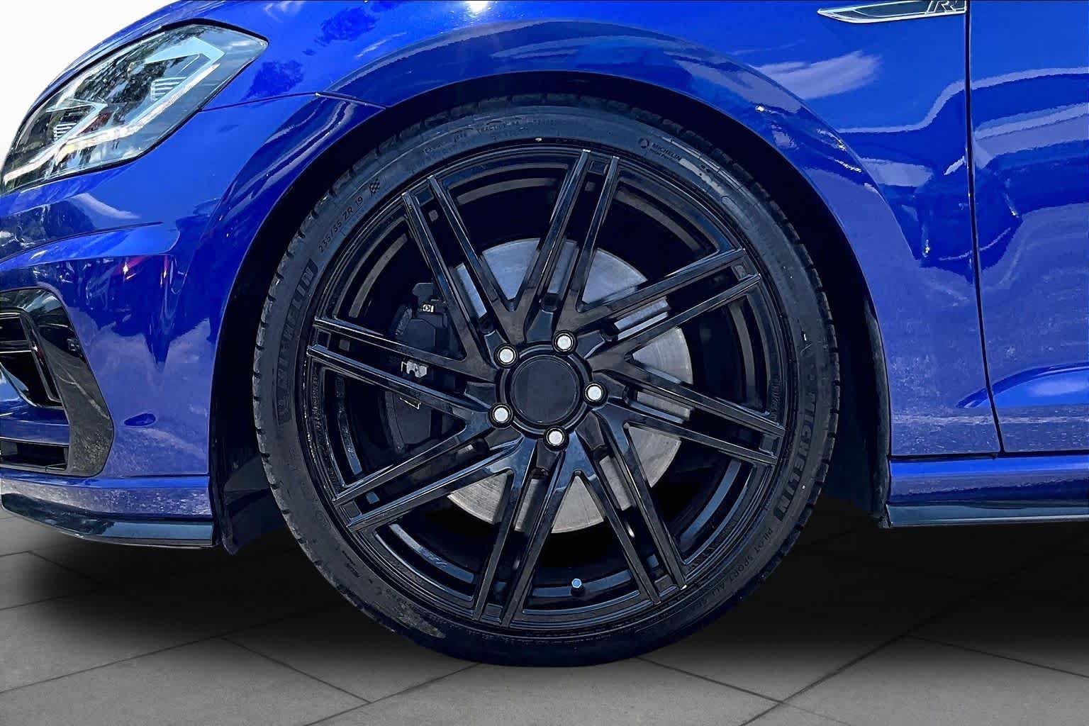 Used 2018 Volkswagen Golf R 4-Door AWD/4WD image 11