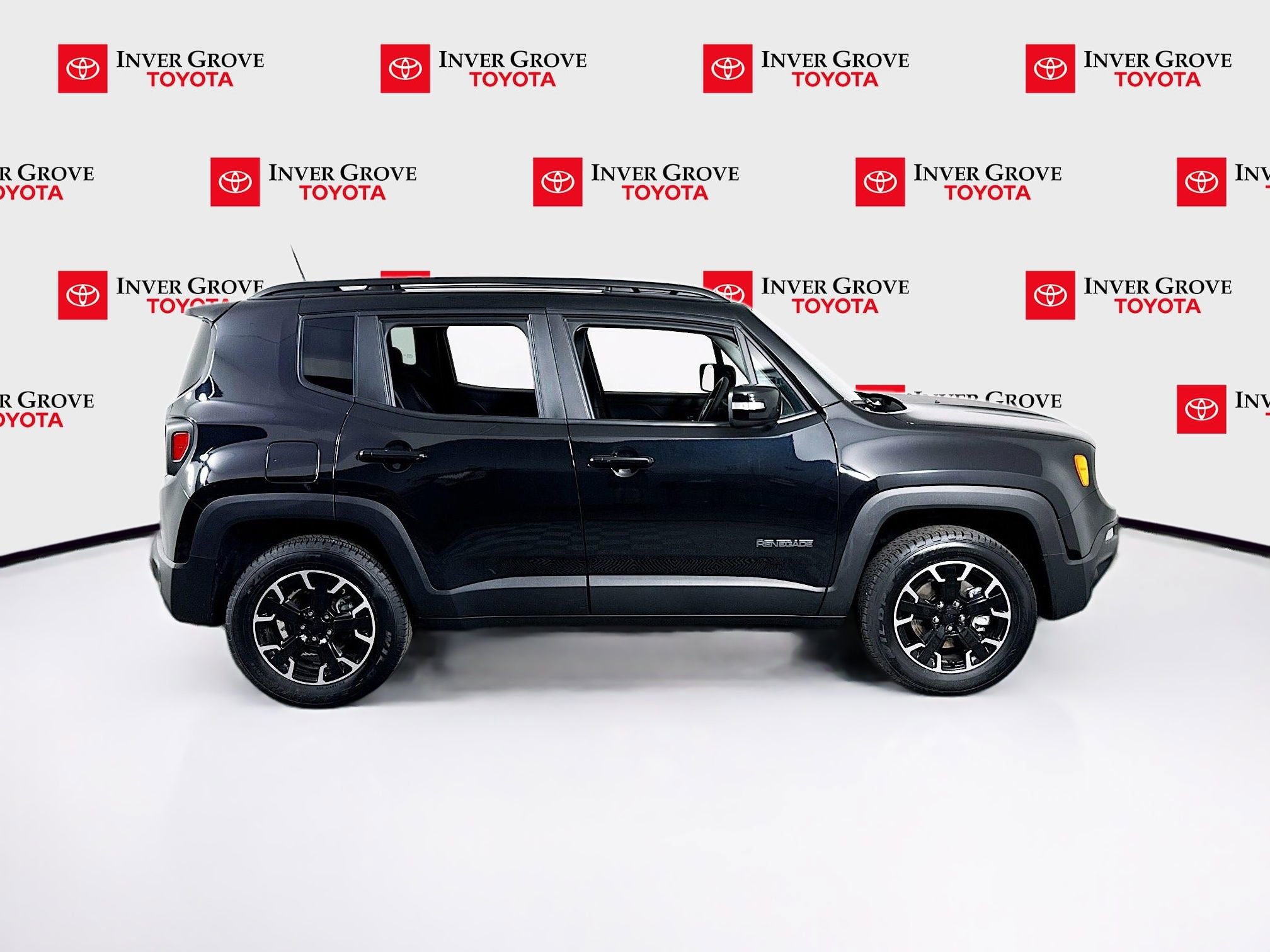 Used 2023 Jeep Renegade Latitude image 4