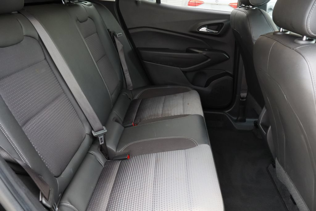 Used 2025 Chevrolet Trax LT FWD image 26