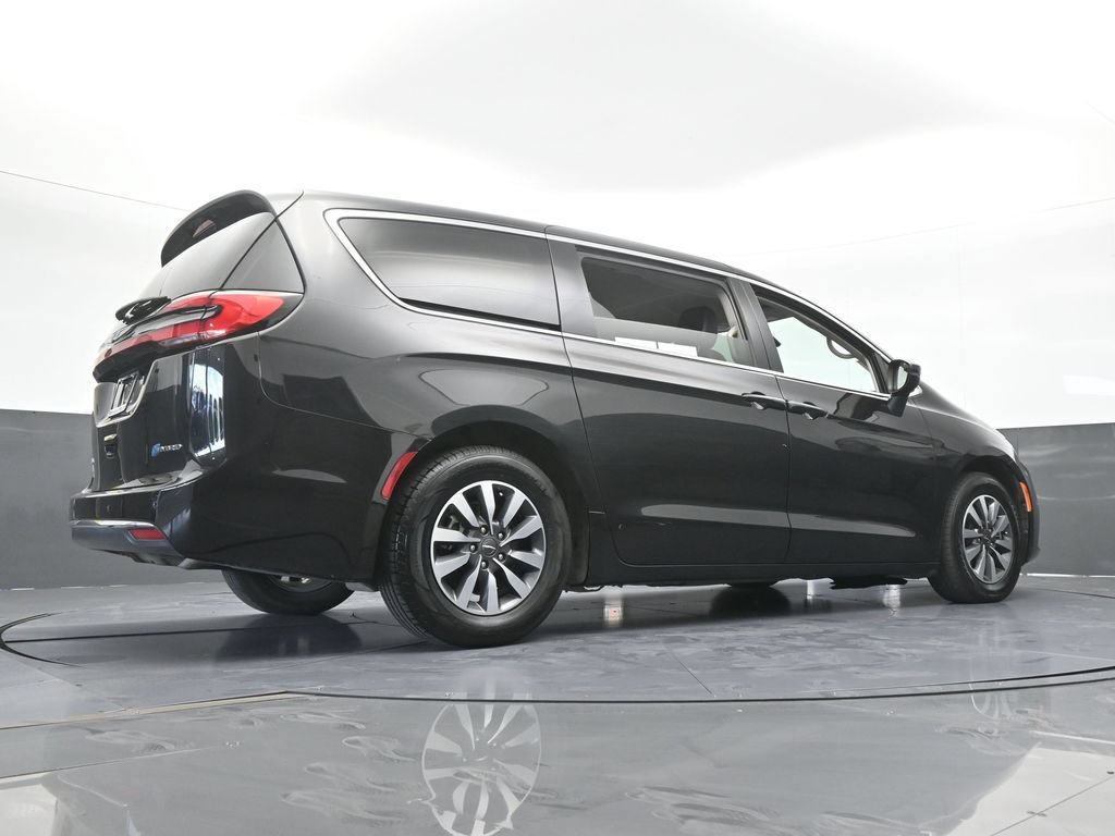 Used 2023 Chrysler Pacifica Touring-L FWD image 65