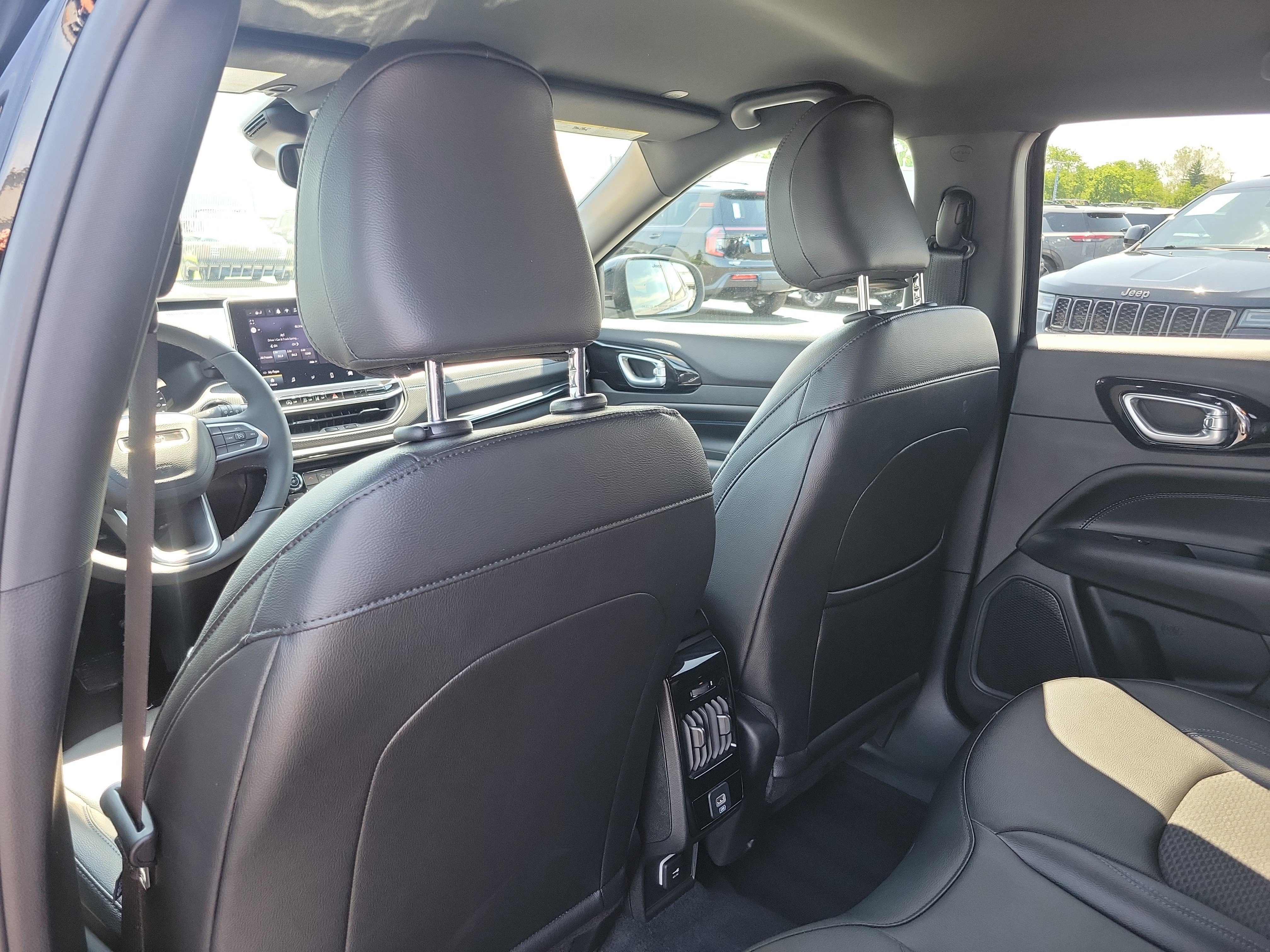 Used 2025 Jeep Compass Latitude w/ Altitude Special Edition AWD/4WD image 11