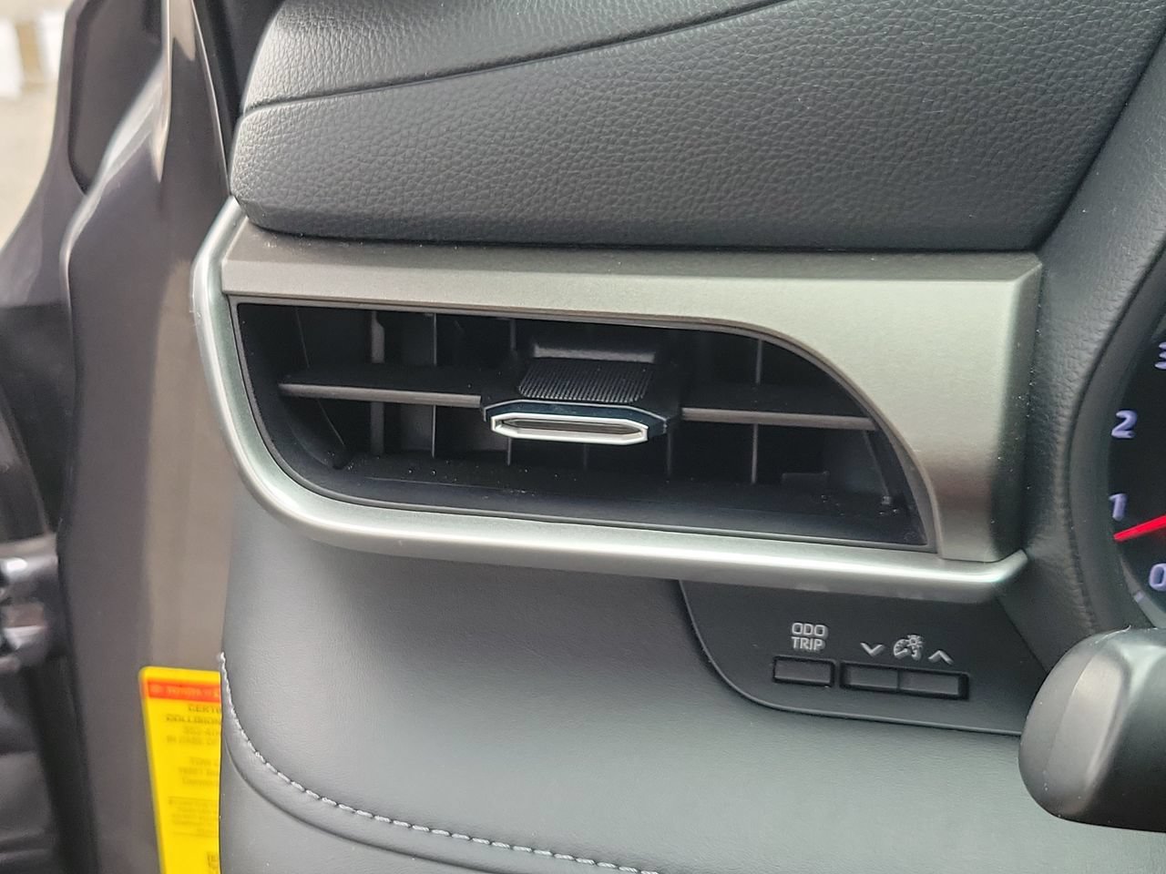 Used 2022 Toyota Highlander LE FWD image 33