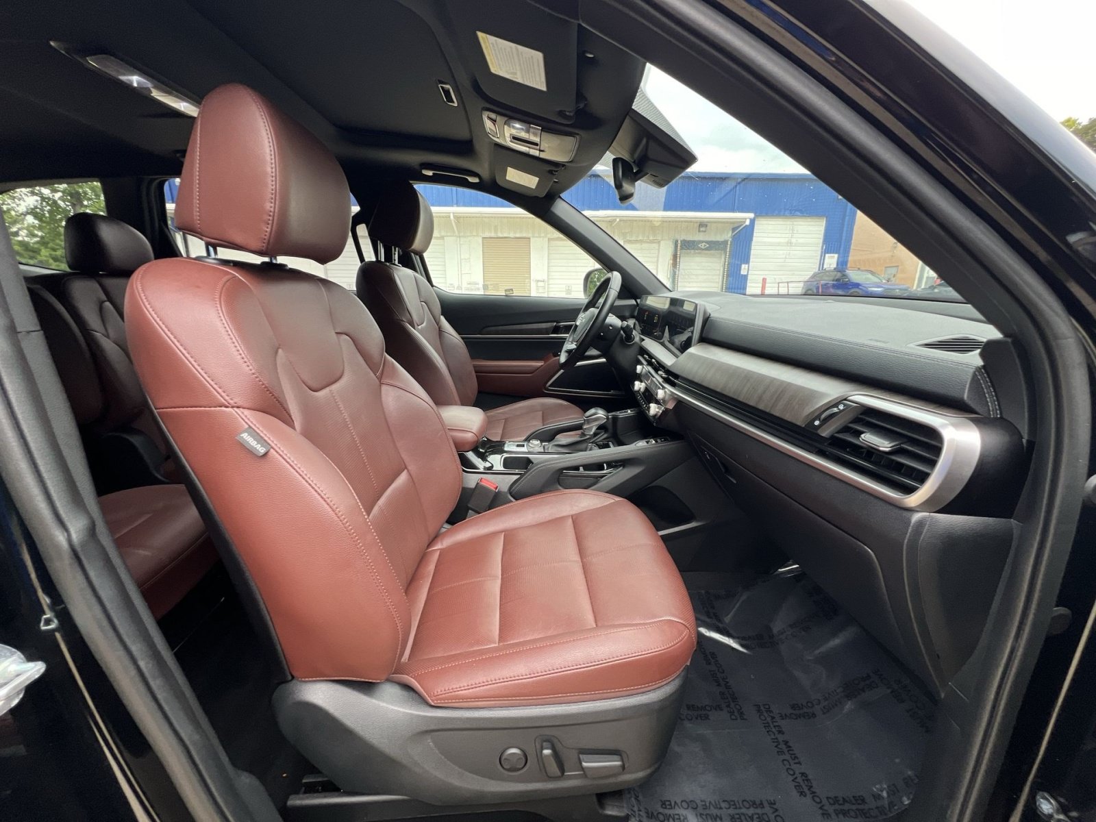 Used 2024 Kia Telluride EX w/ EX Captain's Chair Package AWD/4WD image 34
