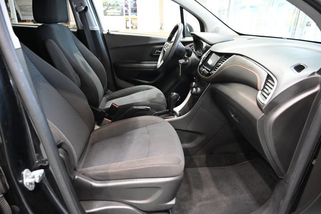 Used 2020 Chevrolet Trax LS w/ Tint and Cruise Package AWD/4WD image 10