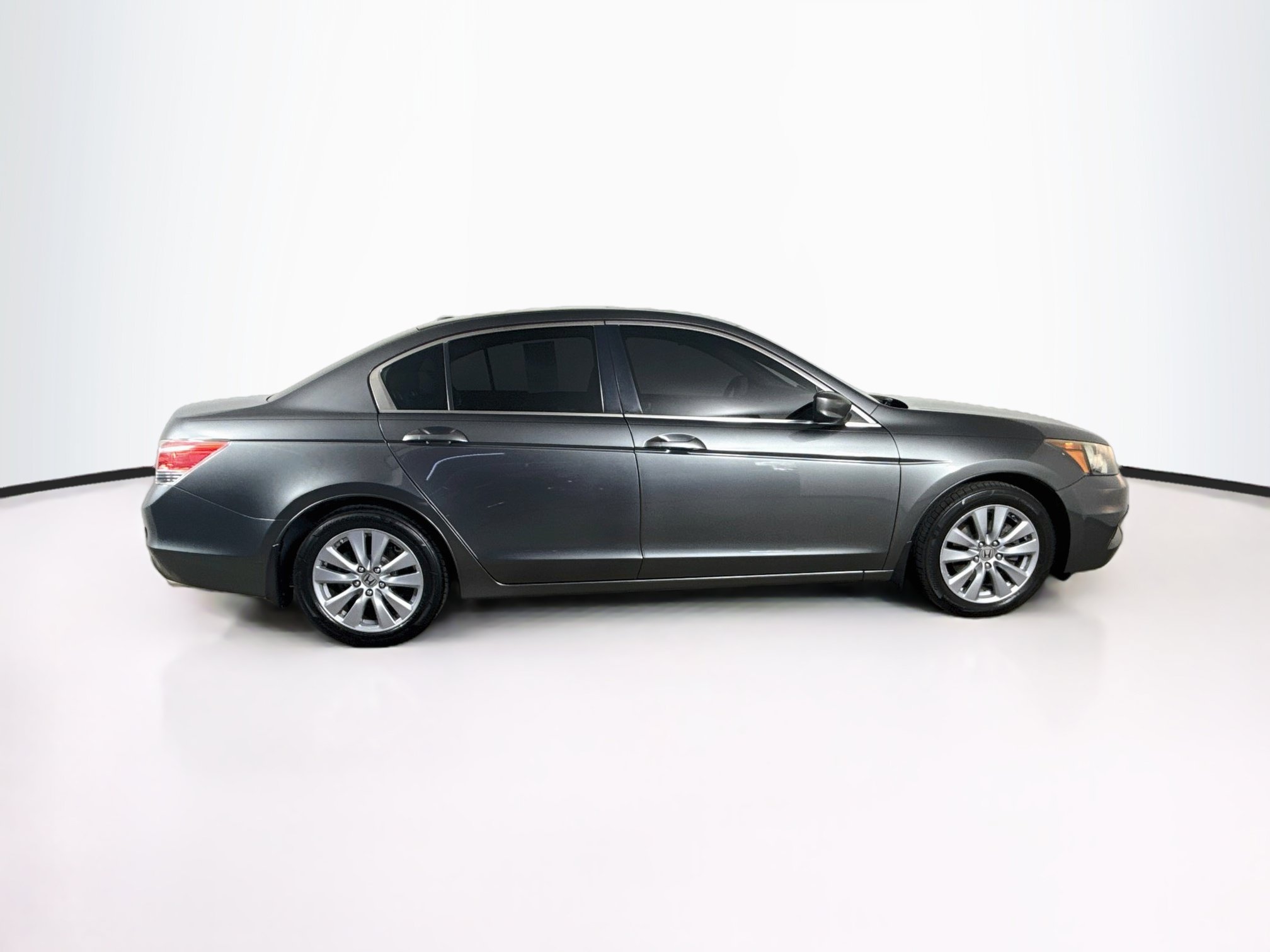 Used 2011 Honda Accord EX-L image 2