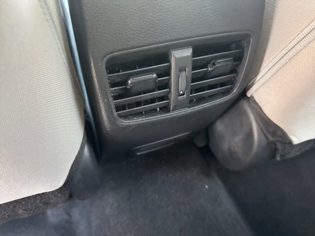 Used 2023 Toyota Corolla Cross LE AWD/4WD image 19