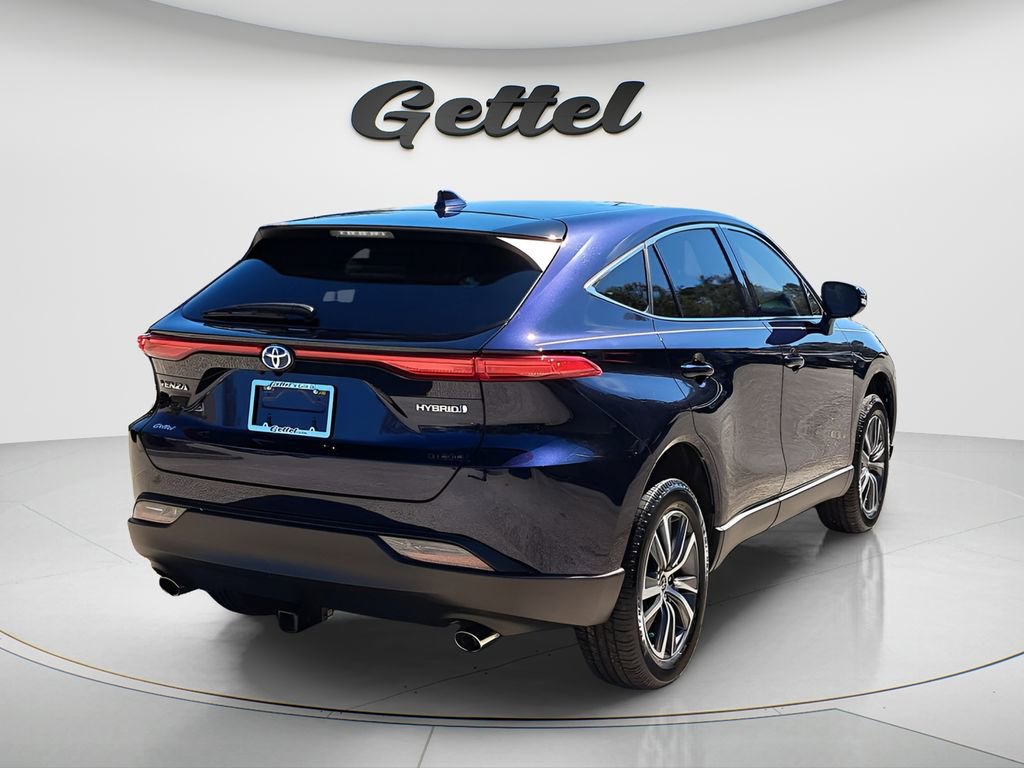 Used 2022 Toyota Venza LE image 3