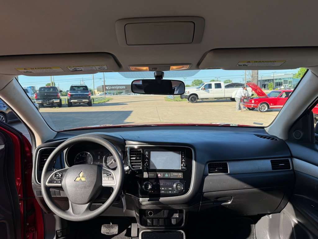 Used 2018 Mitsubishi Outlander ES image 20