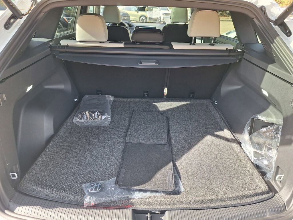 New 2026 Volkswagen Atlas Cross Sport SEL Premium R-Line image 25