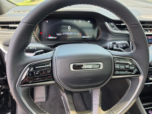 Used 2023 Jeep Grand Cherokee Overland AWD/4WD image 23