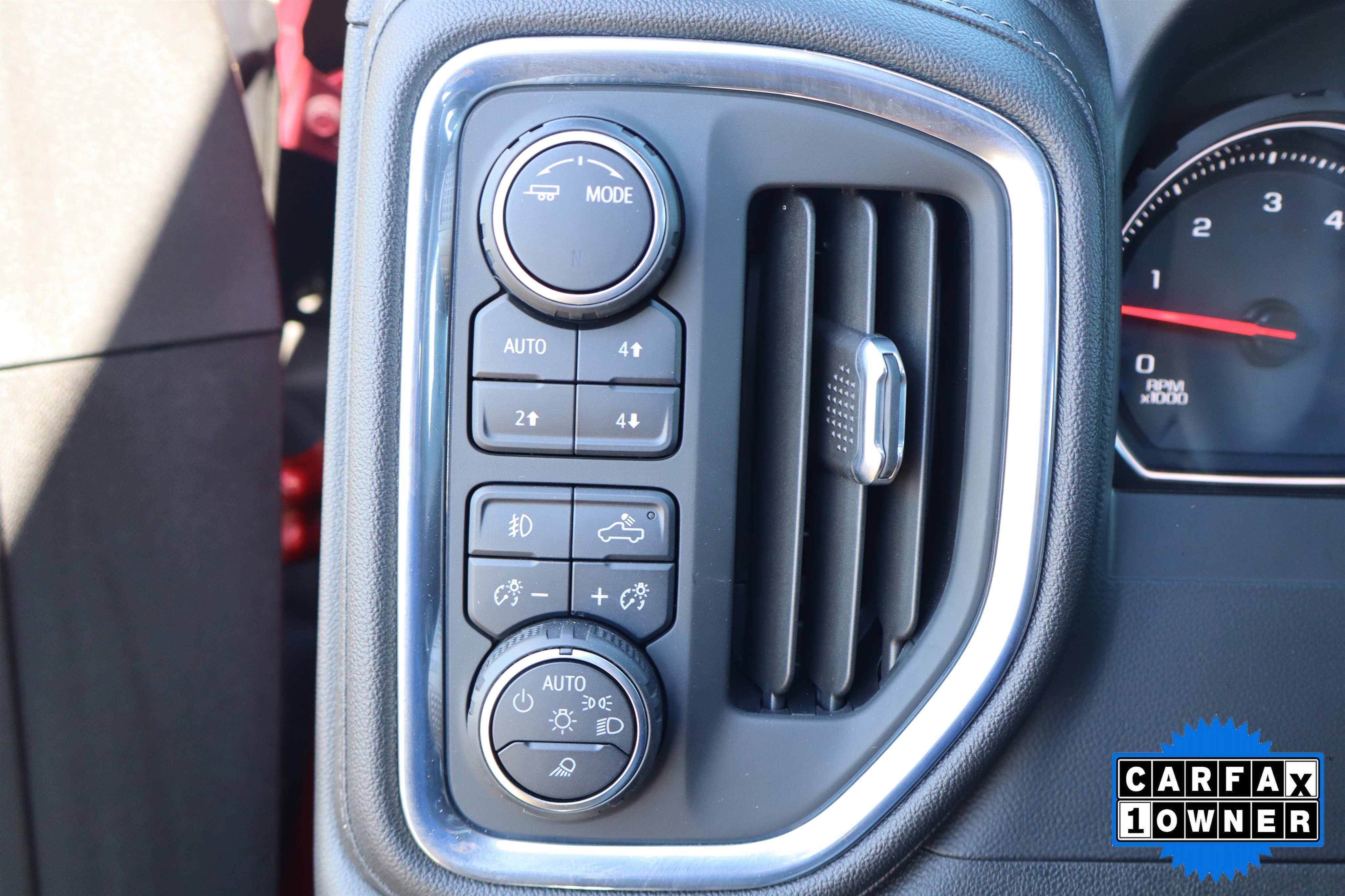 Certified 2021 Chevrolet Silverado 2500 LTZ w/ LTZ Convenience Package image 31