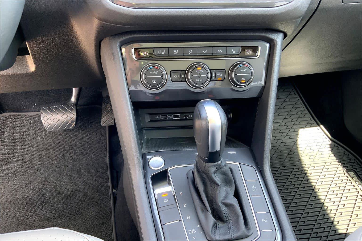 Used 2020 Volkswagen Tiguan SEL w/ 3rd Row Seat Package AWD/4WD image 31
