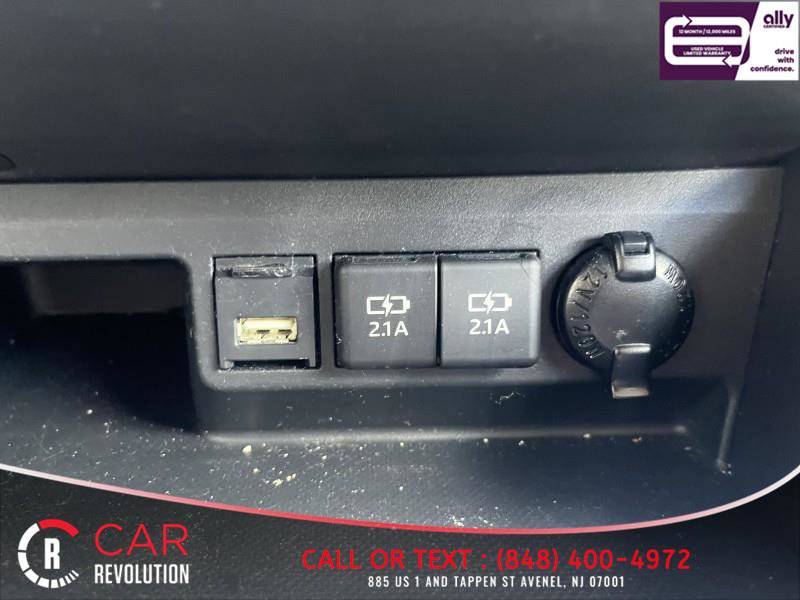 Used 2021 Toyota Highlander L FWD image 18