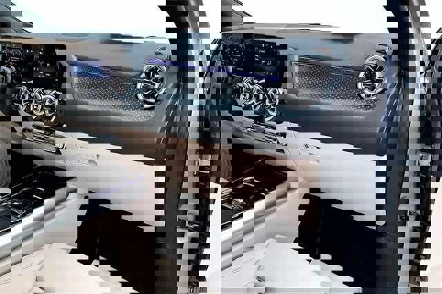 Certified 2025 Mercedes-Benz GLA 250 4MATIC image 29