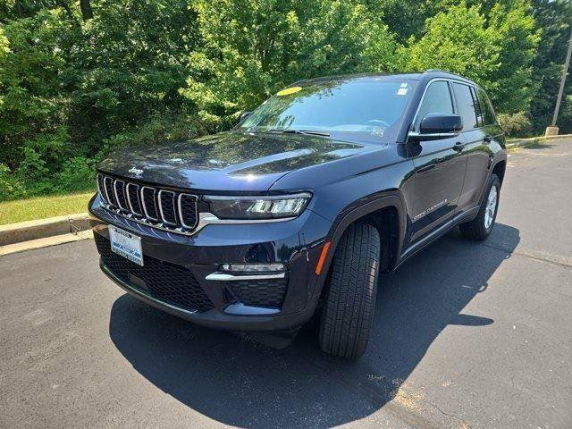 Used 2024 Jeep Grand Cherokee Limited AWD/4WD image 4