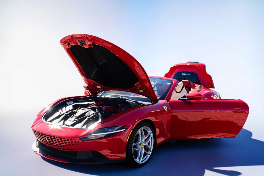 Certified 2025 Ferrari Roma Spider RWD image 33