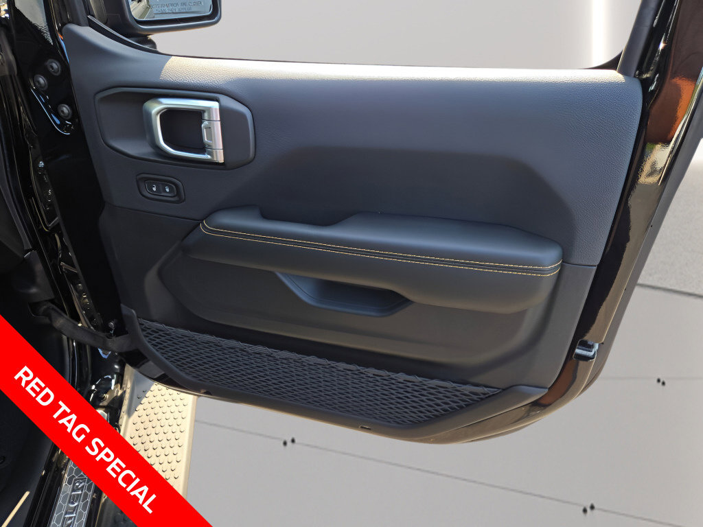 New 2026 Jeep Wrangler Unlimited Sahara AWD/4WD image 5
