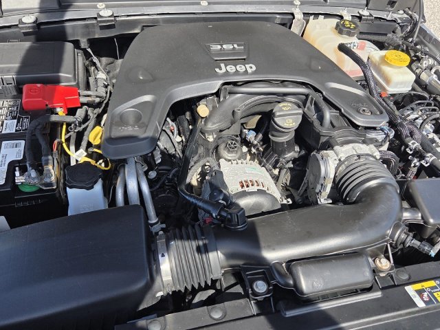 Used 2019 Jeep Wrangler Sport AWD/4WD image 12