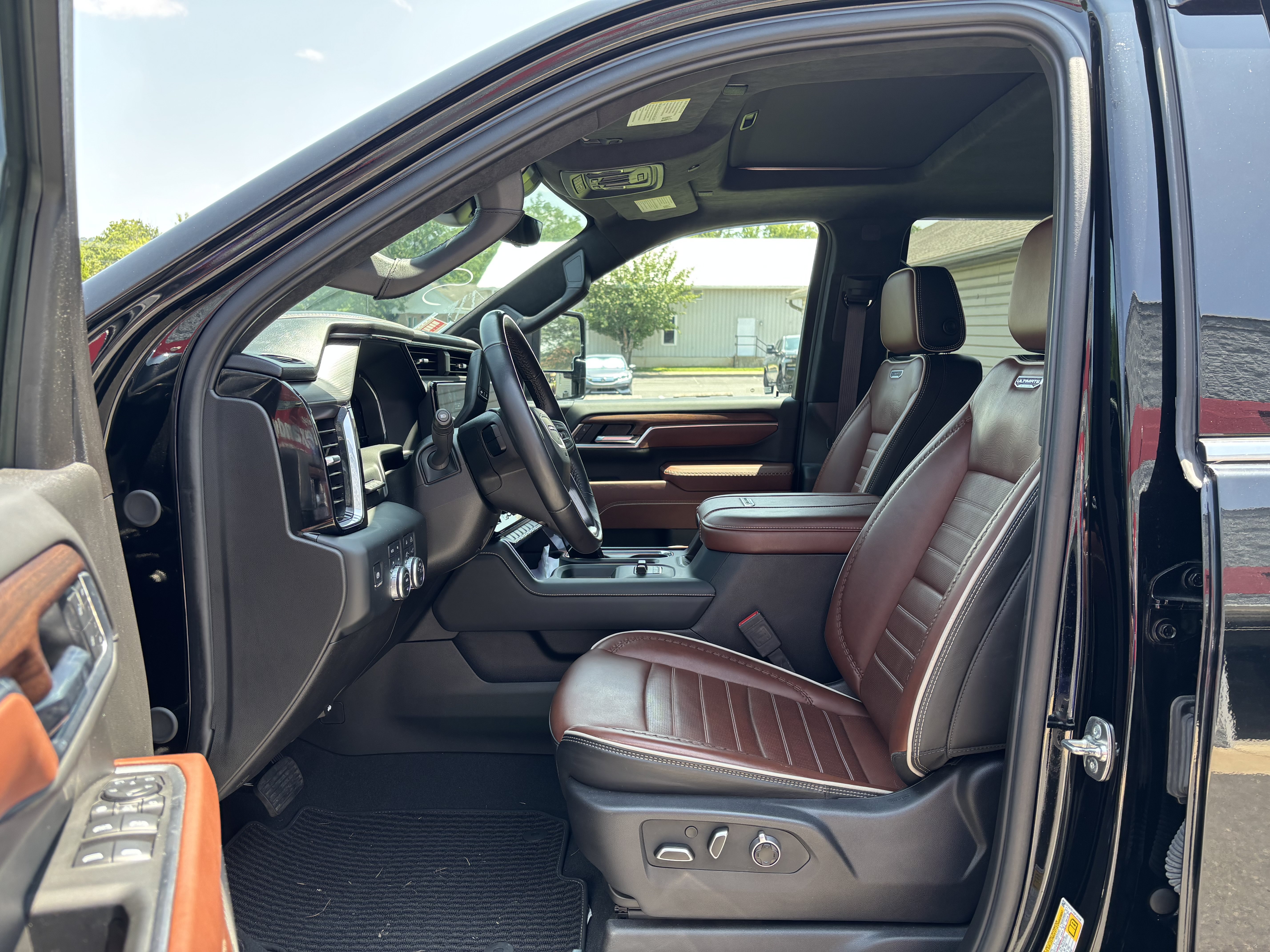 Used 2025 GMC Sierra 3500 Denali Ultimate w/ LPO, GMC Protection Package AWD/4WD image 12