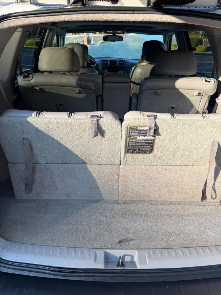 Used 2011 Toyota Highlander Limited w/ Tow Pkg FWD image 11