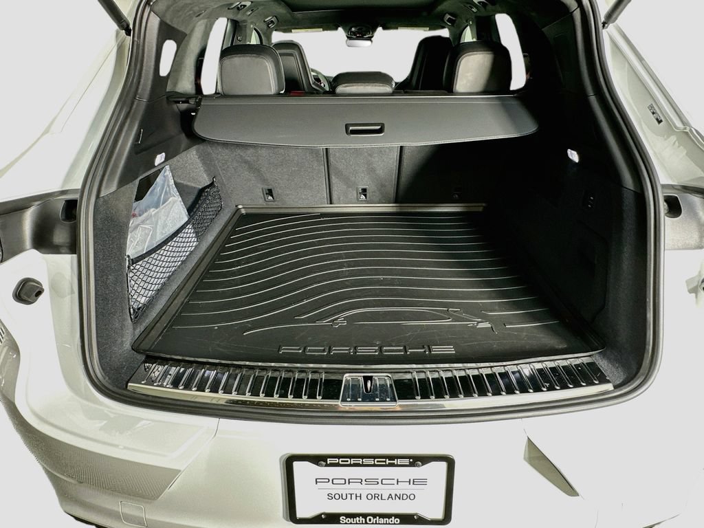 Certified 2026 Porsche Cayenne GTS AWD/4WD image 28