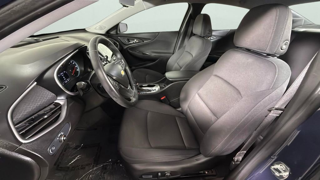 Used 2025 Chevrolet Malibu RS FWD image 17