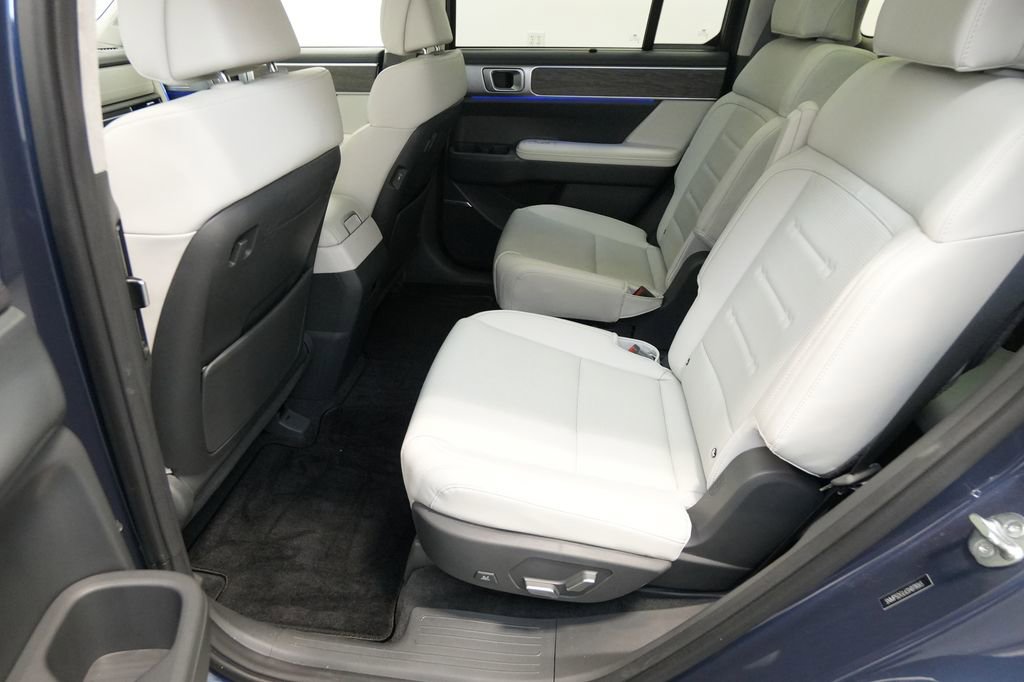 Used 2025 Hyundai Santa Fe Calligraphy image 23