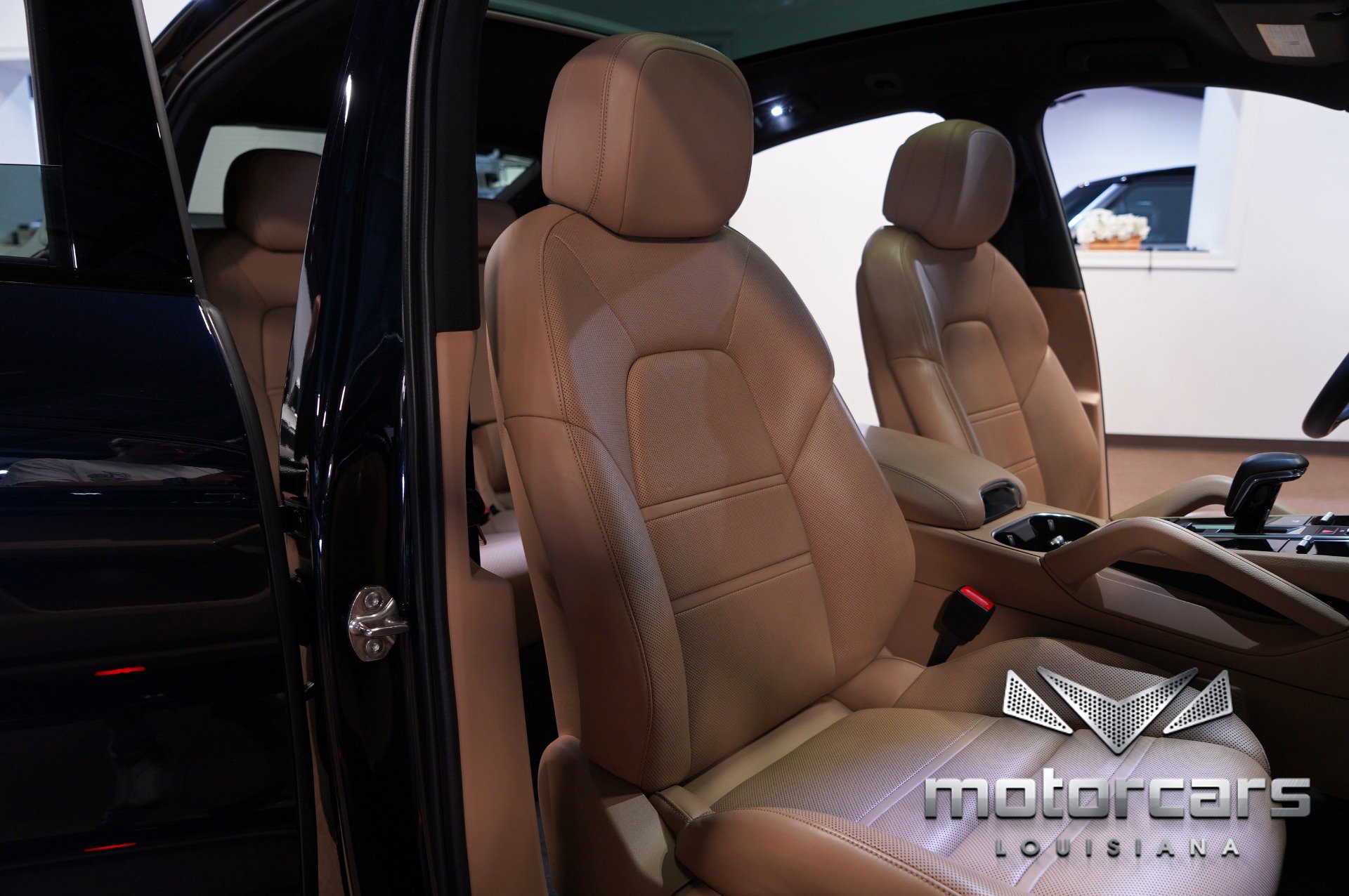 Used 2021 Porsche Cayenne Coupe w/ Premium Package image 27