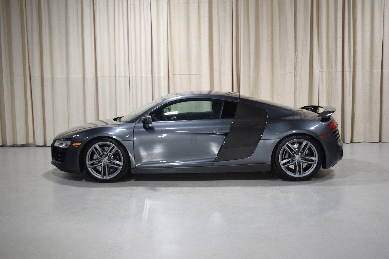 Used 2014 Audi R8 V8 w/ Convenience Package image 5