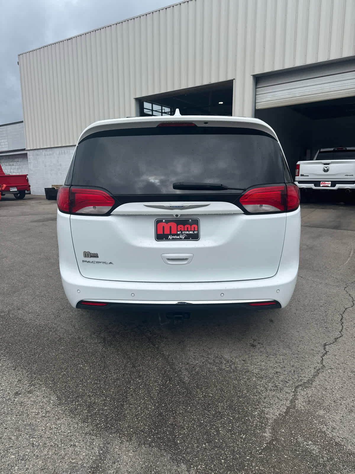 Used 2017 Chrysler Pacifica Touring-L image 32