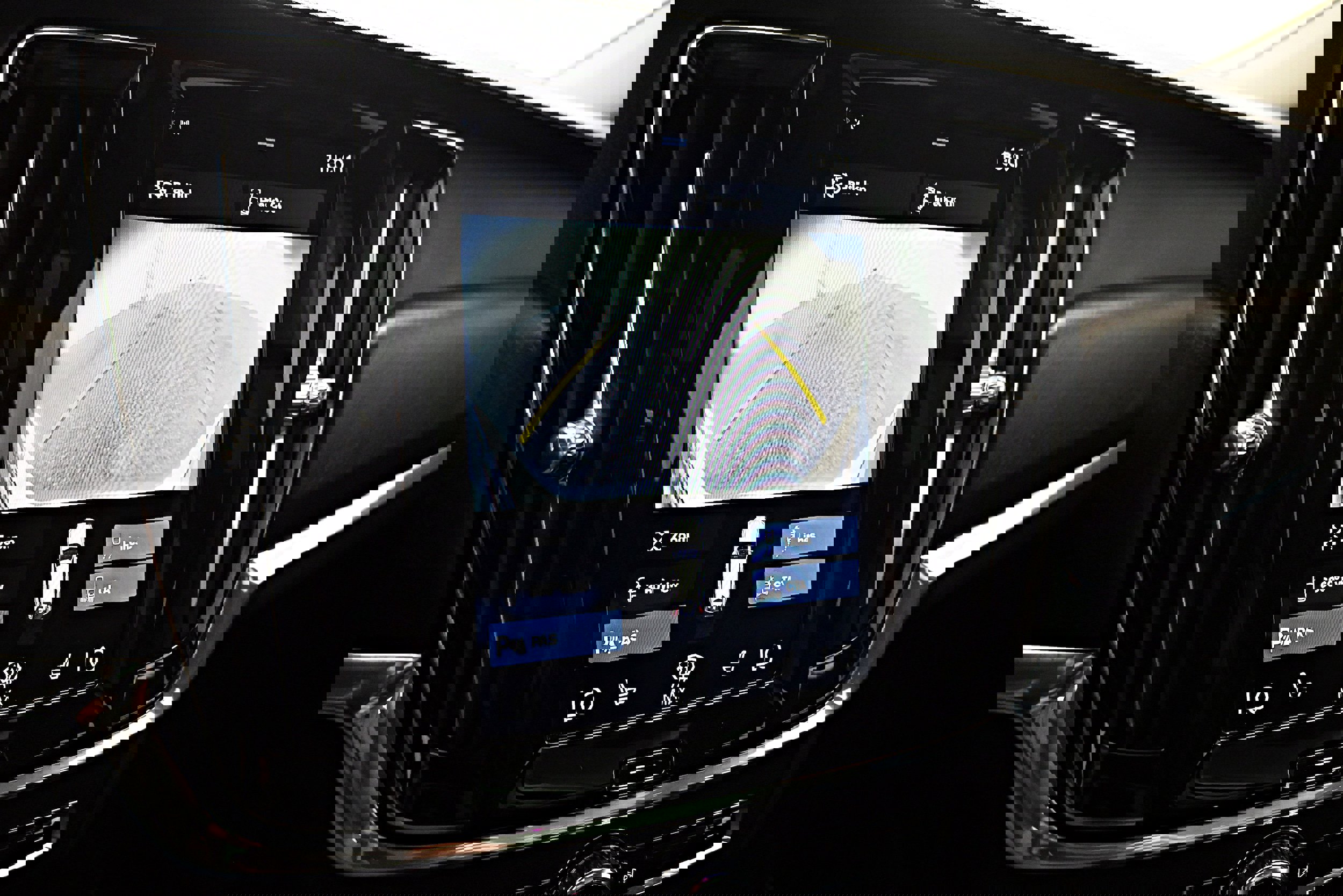 Used 2018 Volvo V90 T6 Cross Country w/ Convenience Package AWD/4WD image 16