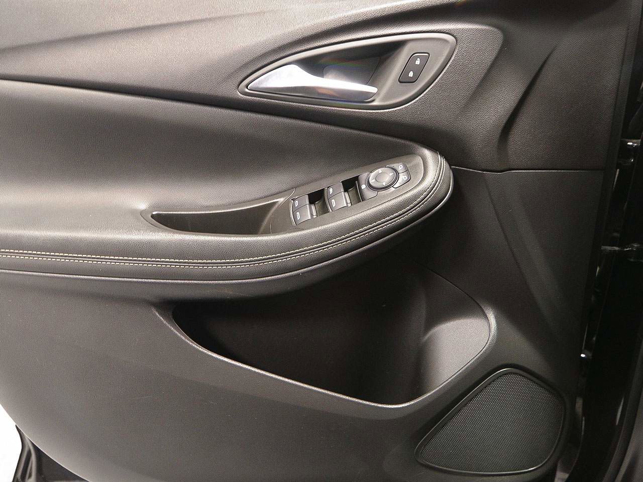 Used 2024 Buick Encore GX Sport Touring image 6