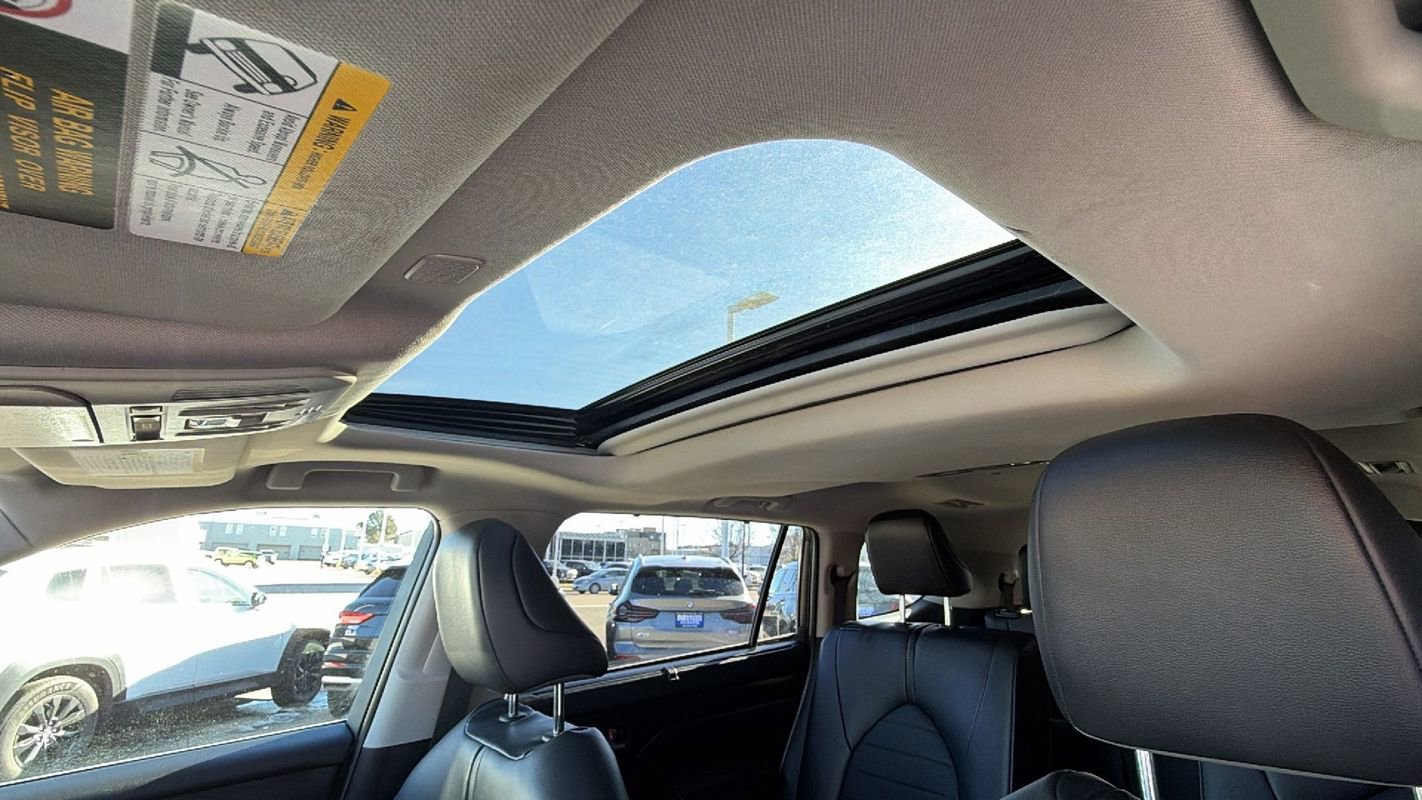 Used 2023 Toyota Highlander XLE image 39