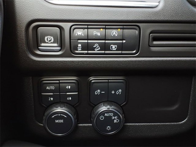 Used 2024 Chevrolet Tahoe Z71 w/ Luxury Package image 15