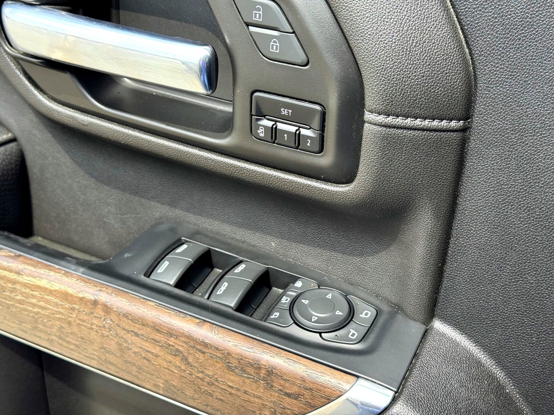 Used 2023 GMC Sierra 3500 Denali w/ Denali Black Diamond Edition image 18