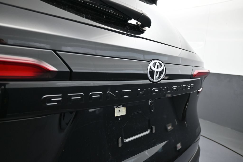 Used 2025 Toyota Grand Highlander FWD image 34