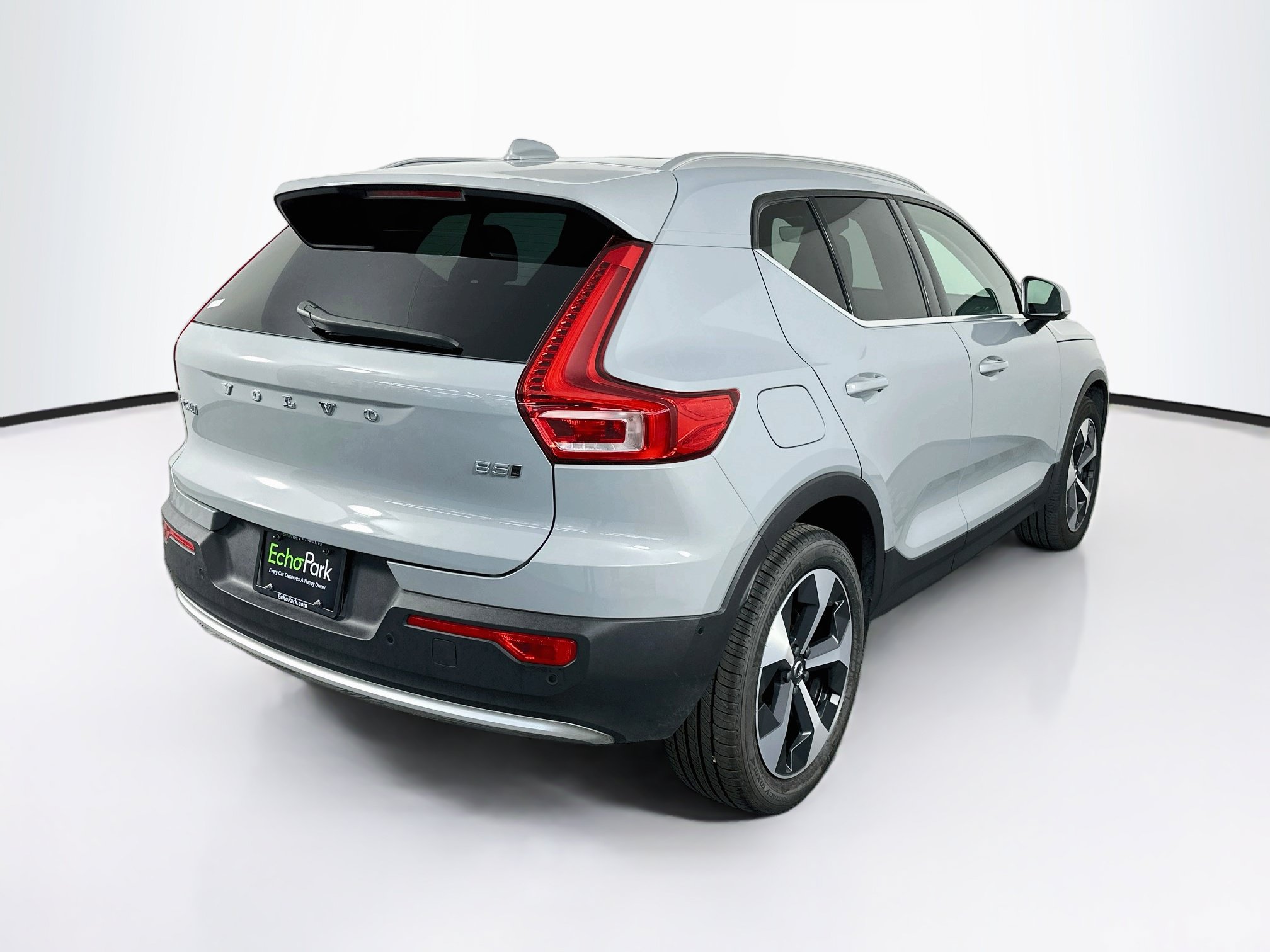 Used 2025 Volvo XC40 B5 Plus AWD/4WD image 9
